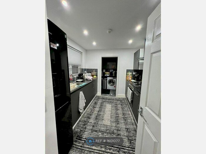 3 Bedroom Terraced House To Rent In Swabey Road, Slough, SL3