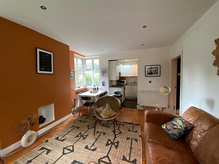 2 Bedroom Flat To Rent In Alexandra Road South, Chorlton Cum Hardy, Manchester, M16