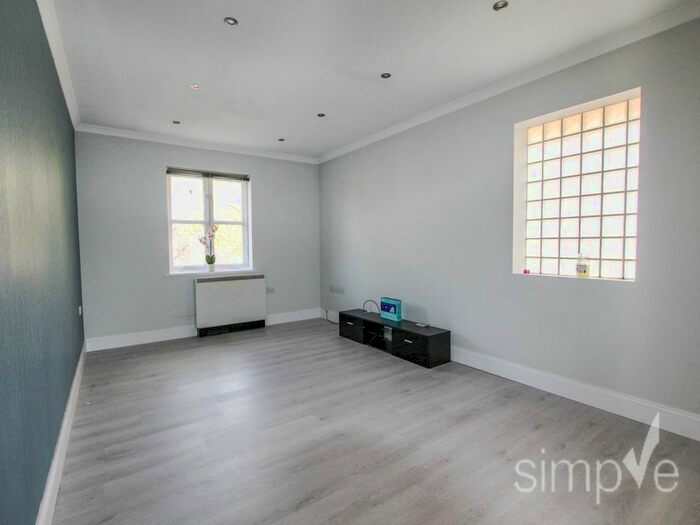2 Bedroom Flat To Rent In Reid Close, Hayes, Middlesex, UB3