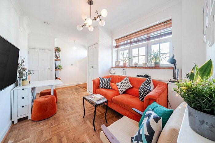 3 Bedroom Flat For Sale In Thessaly Road, Battersea, London, SW8