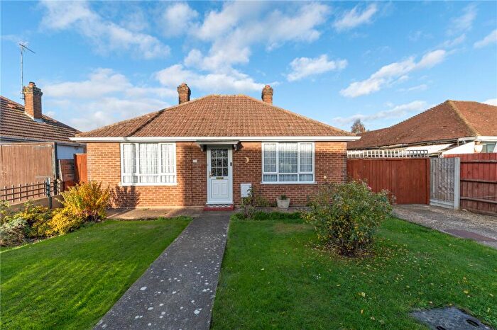 2 Bedroom Bungalow For Sale In Wigmore Lane, Luton, Bedfordshire, LU2