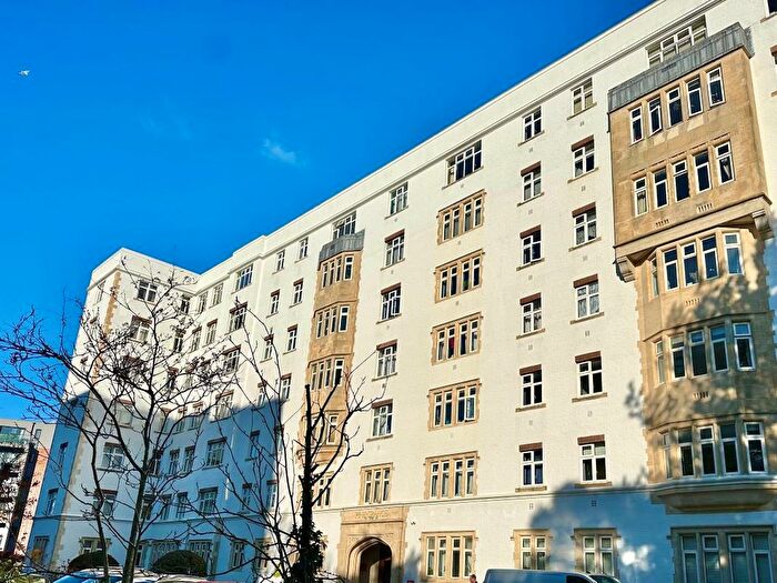 1 Bedroom Flat For Sale In Pine Grange, Bath Road, Bournemouth, BH1