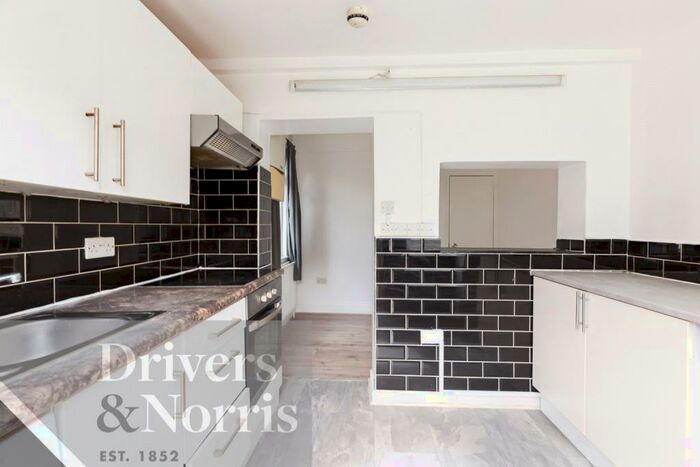 2 Bedroom Apartment To Rent In Springfield Road, Seven Sisters, London, N15