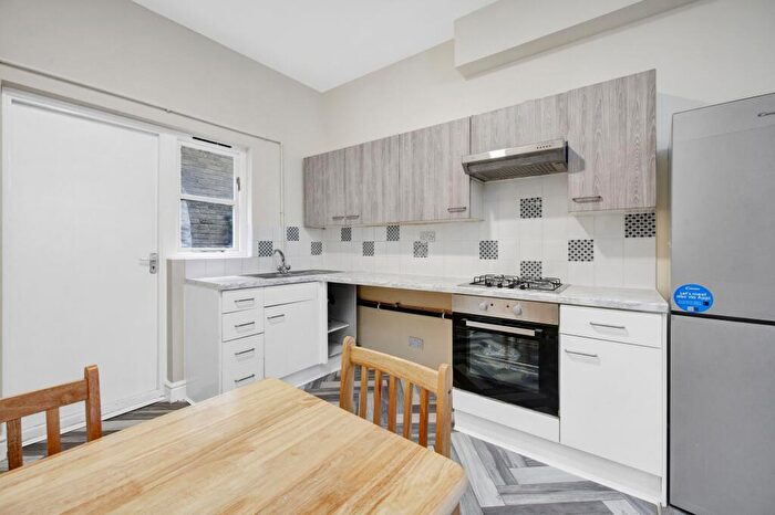 2 Bedroom Terraced House To Rent In Avenue Road, London, NW10