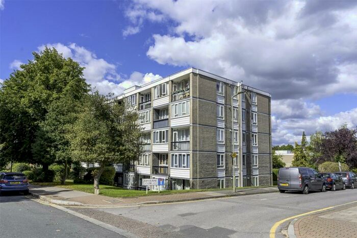 2 Bedroom Apartment To Rent In Woodside Park, London, N12