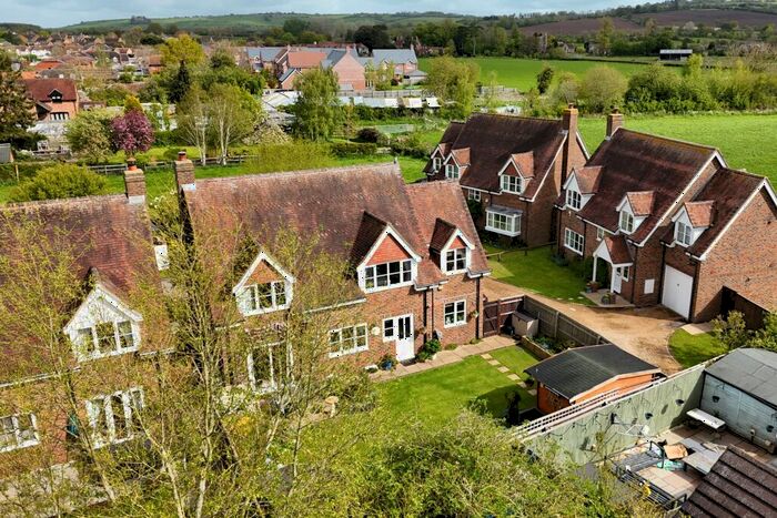 4 Bedroom Detached House For Sale In Oakley, Buckinghamshire, HP18