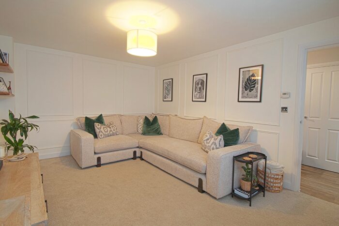 4 Bedroom Detached House For Sale In Restharrow Road, Broughton, HP22