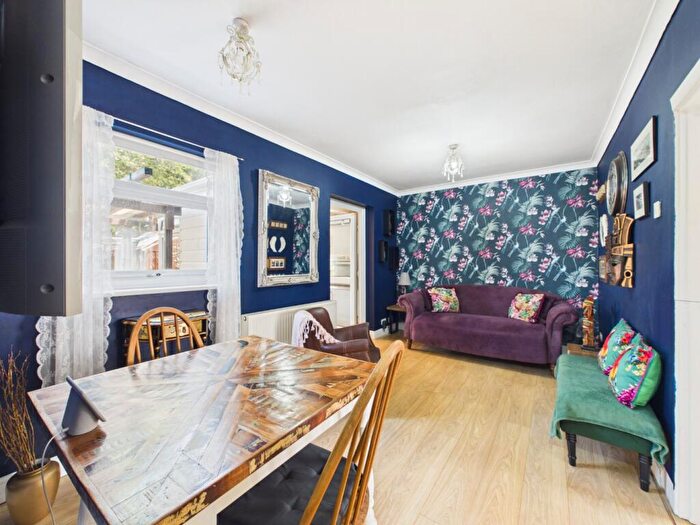 2 Bedroom Ground Maisonette For Sale In Dartford, Kent, DA1