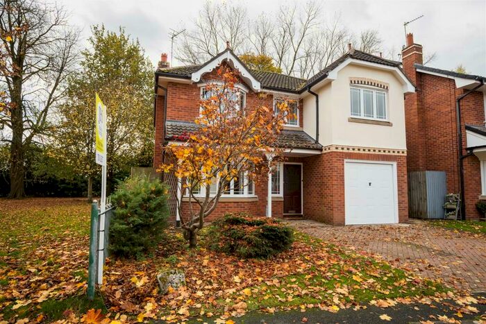 4 Bedroom House To Rent In The Uplands, Macclesfield, SK11