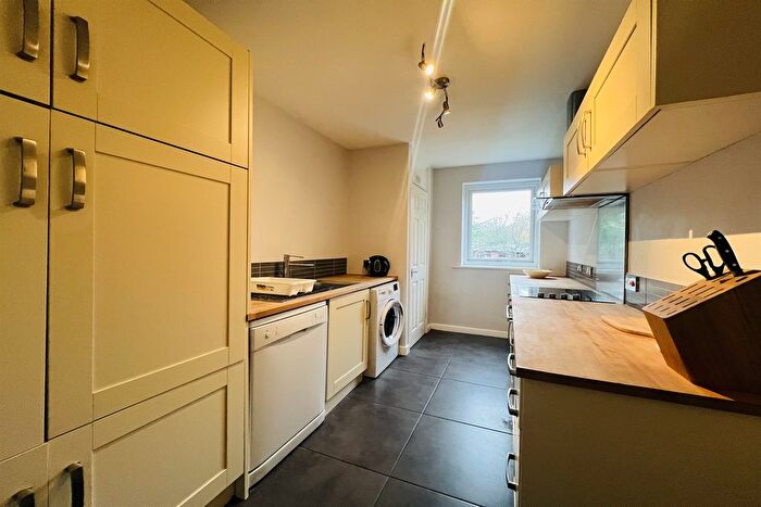 2 Bedroom Flat To Rent In Cedar Lodge, Tunnel Road, The Park, Nottingham, NG7