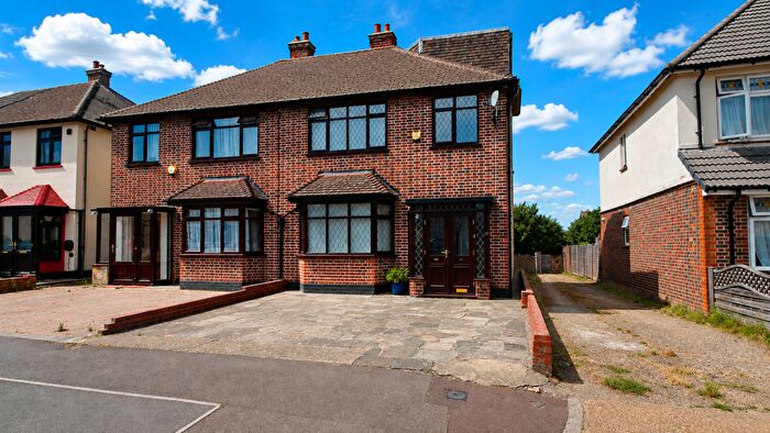 5 Bedroom Semi-Detached House For Sale In East Road, Romford, RM6
