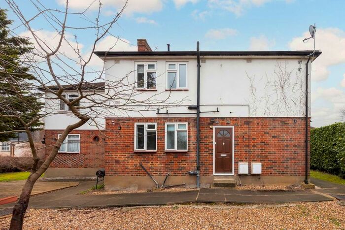 2 Bedroom Flat To Rent In Bedford Close, London, N10