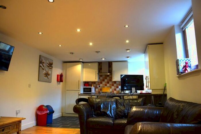 2 Bedroom Flat To Rent In Uplands Crescent, Swansea, SA2