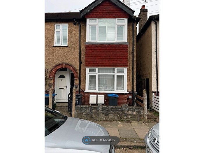 2 Bedroom Maisonette To Rent In Rothesay Avenue, London, SW20