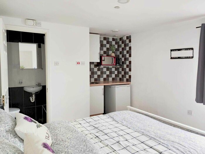 Studio To Rent In Lower Lichfield, Willenhall, WV13