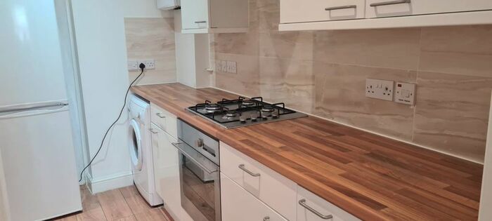 Studio To Rent In Eastern Avenue, Ilford, Essex, IG2