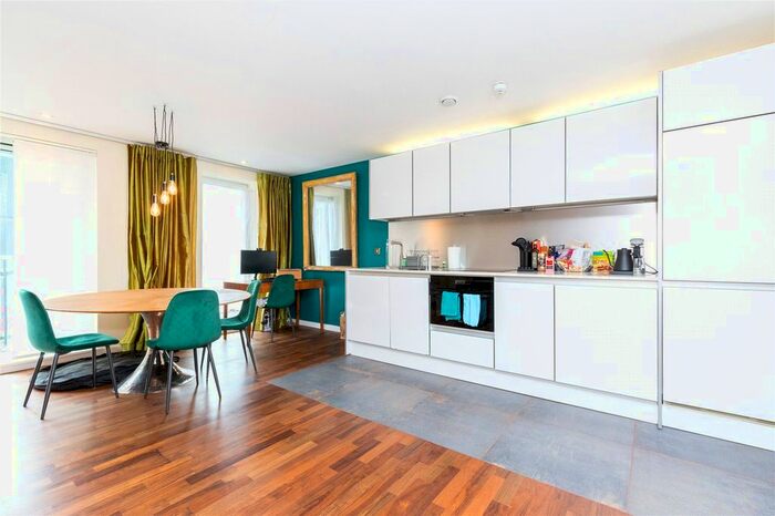 1 Bedroom Flat To Rent In Islington On The Green, A Islington Green, Angel, Islington, London, N1