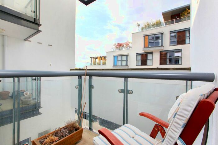 2 Bedroom Flat For Sale In Point Pleasant, Wandsworth, SW18
