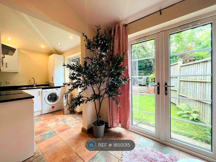 1 Bedroom Flat To Rent In Askham Bryan, York, YO23