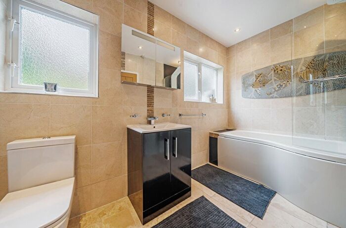 5 Bedroom Detached House To Rent In Hadrian Way, Chilworth, Southampton, Hampshire, SO16