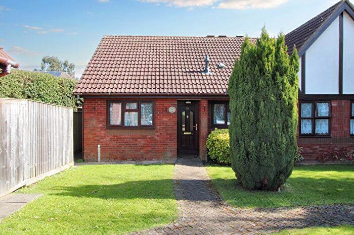 2 Bedroom Retirement Property For Sale In Holmer Place, Holmer Green, HP15