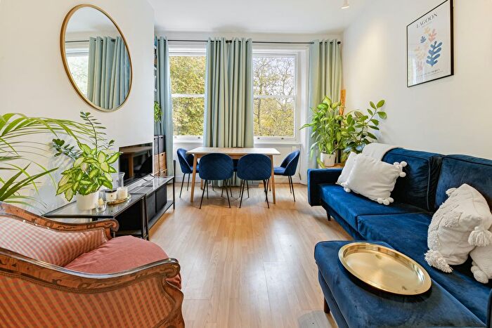 1 Bedroom Flat To Rent In Courtfield Gardens, South Kensington, SW5