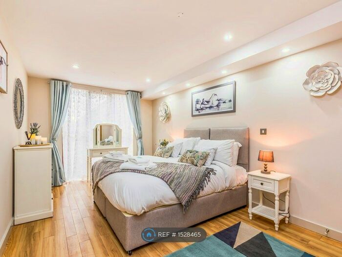 2 Bedroom Flat To Rent In Main Road, Fishbourne, Chichester, PO18