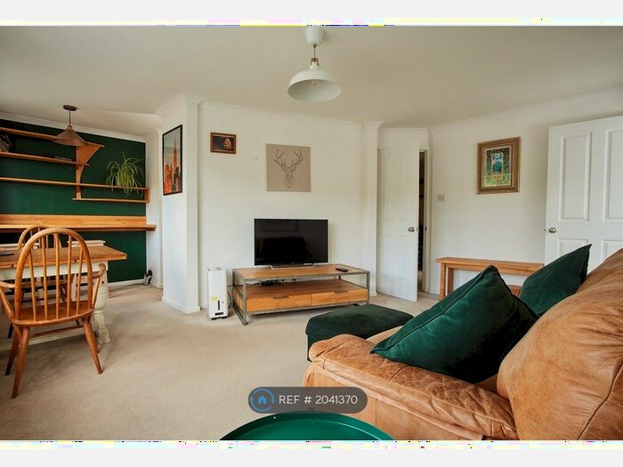 1 Bedroom Flat To Rent In Castle Rise, Stroud, GL5