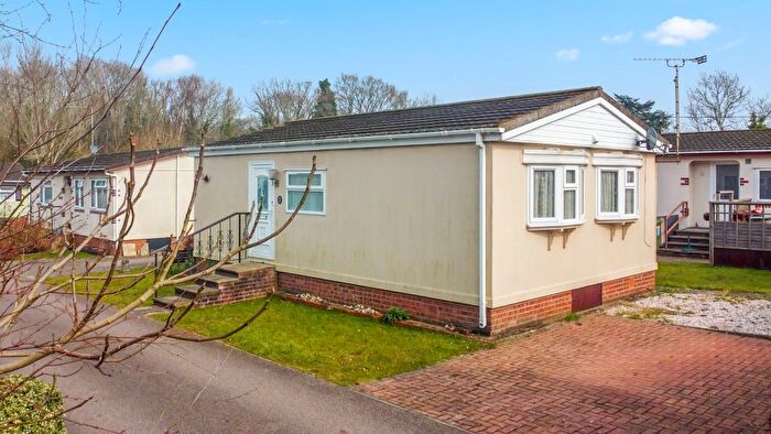 2 Bedroom Bungalow For Sale In Pasadena Park, East Hill Road, Knatts Valley, Sevenoaks, TN15