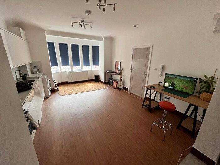 Studio To Rent In Bethune Road, N16