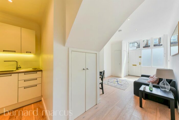 1 Bedroom Flat To Rent In Merton Road, London, SW18