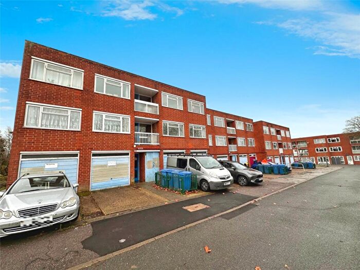 2 Bedroom Apartment For Sale In Barley Croft, Harlow, Essex, CM18