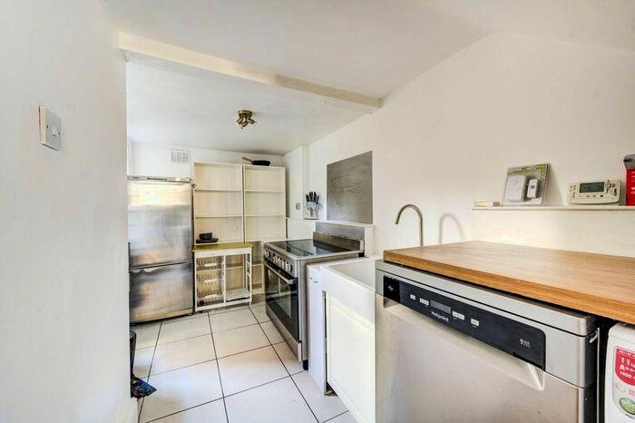 4 Bedroom Property To Rent In Harwood Road, Fulham Broadway, London, SW6