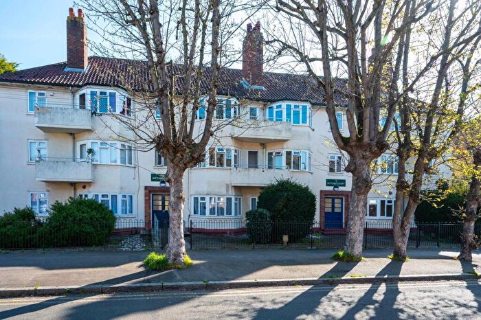 2 Bedroom Flat To Rent In The Bittoms, Kingston, Kingston Upon Thames, KT1