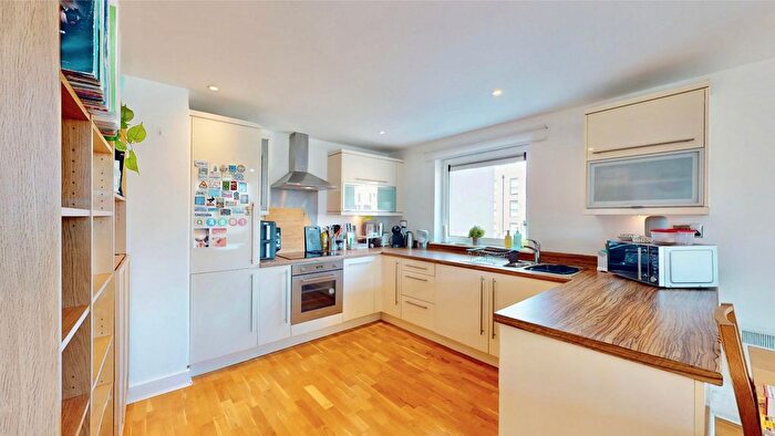 2 Bedroom Flat To Rent In Basin Approach, Gallions Reach, London, E16