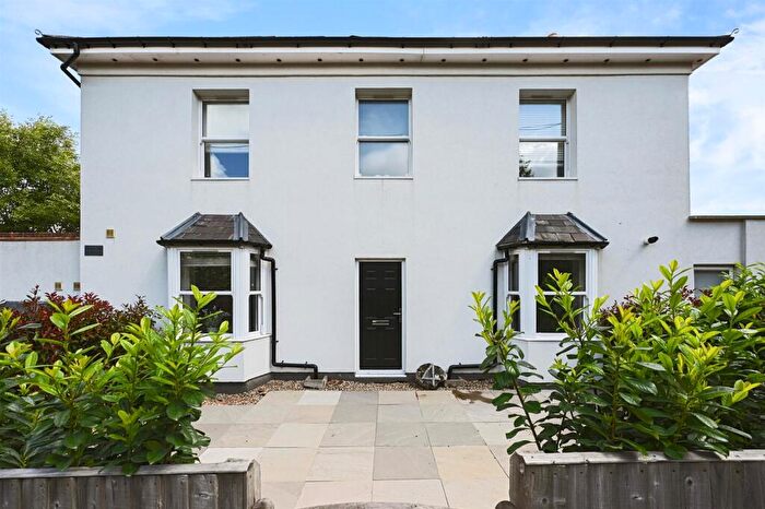 2 Bedroom Apartment For Sale In Buckland Road, Buckland, HP22