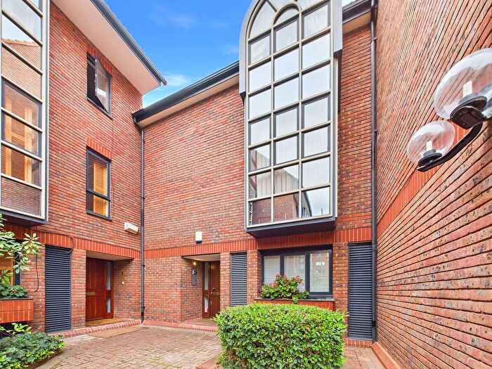 4 Bedroom Town House To Rent In Windsor Way, London, W14