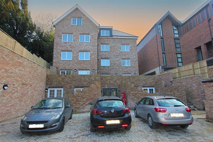 2 Bedroom Apartment To Rent In Haling Park Road, South Croydon, CR2