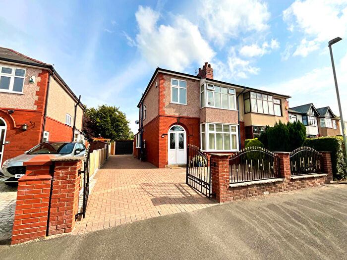 3 Bedroom Semi-Detached House For Sale In Woodside Avenue, Preston, PR2