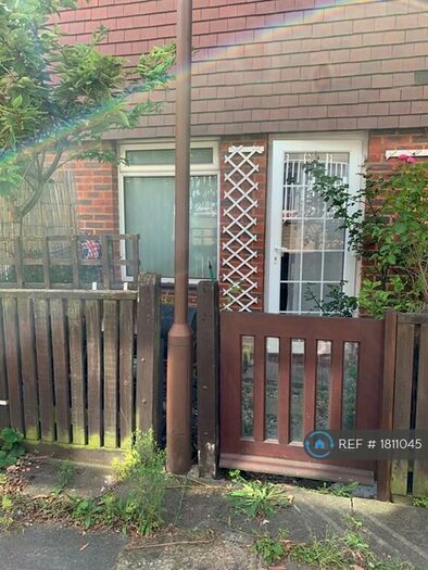 1 Bedroom Flat To Rent In Abbeyfield Road, London, SE16