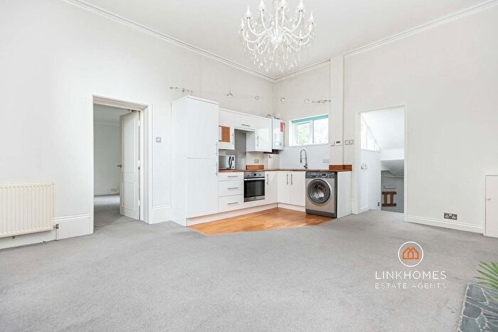 1 Bedroom Flat For Sale In Courtenay Road, Poole, BH14