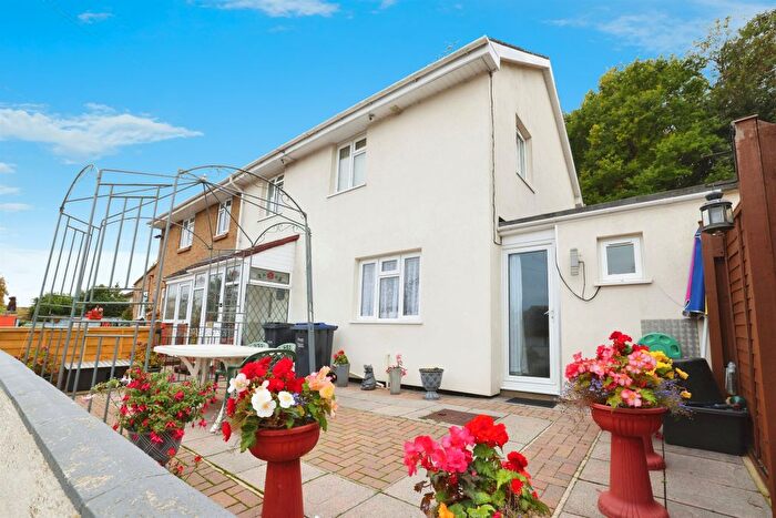 3 Bedroom Semi-detached House For Sale In Olivier Close, Salisbury, SP2