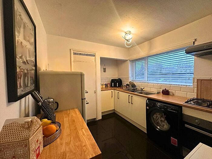 2 Bedroom Flat For Sale In Carlton Road, Nottingham, NG3