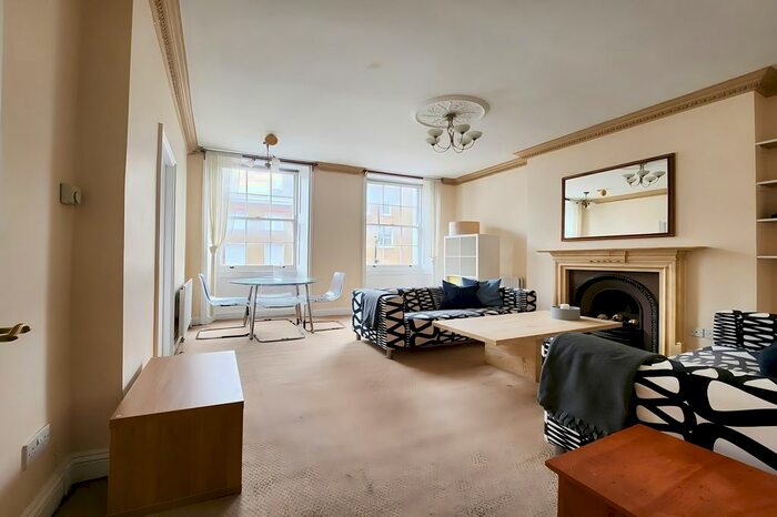 2 Bedroom Flat To Rent In York Street, Marylebone, London, W1U