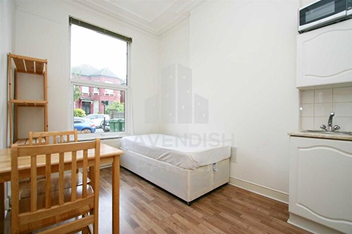 Studio To Rent In Manstone Road, Kilburn, London, NW2