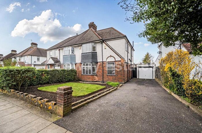 4 Bedroom Semi Detached House For Sale In Marsh Lane, Mill Hill, NW7