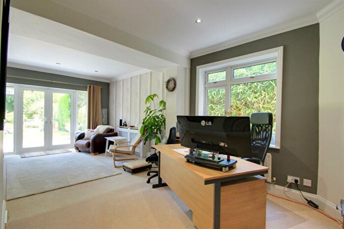 5 Bedroom Detached House For Sale In Botley Road, Chesham, HP5