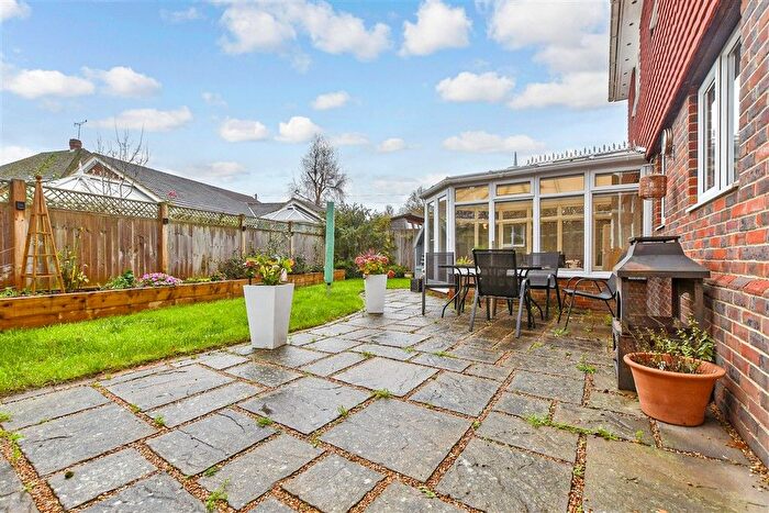 5 Bedroom Detached House For Sale In Lower Road, Woodchurch, Kent, TN26