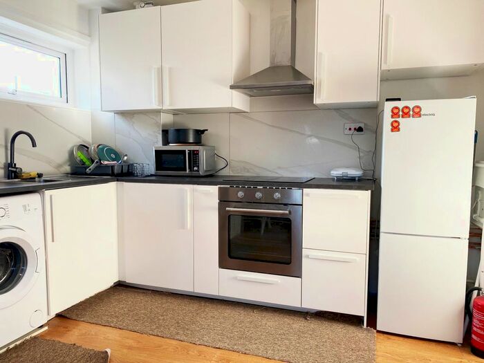 1 Bedroom Flat To Rent In Sycamore Hill, London, N11