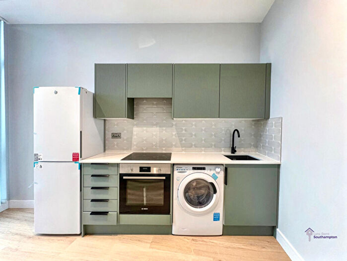 1 Bedroom Flat To Rent In Waterloo House, Waterlooville, PO7